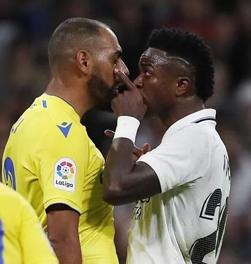  沃特金斯读秒绝杀维拉逆转击败曼联震惊全场